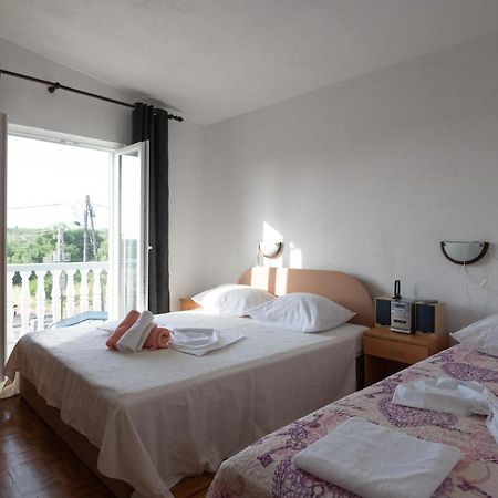 Marina'S Apartments Ražanac Eksteriør billede