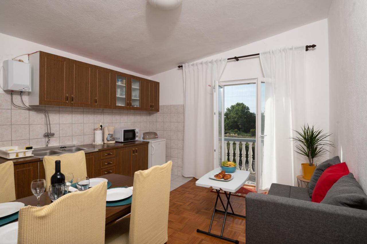 Marina'S Apartments Ražanac Eksteriør billede