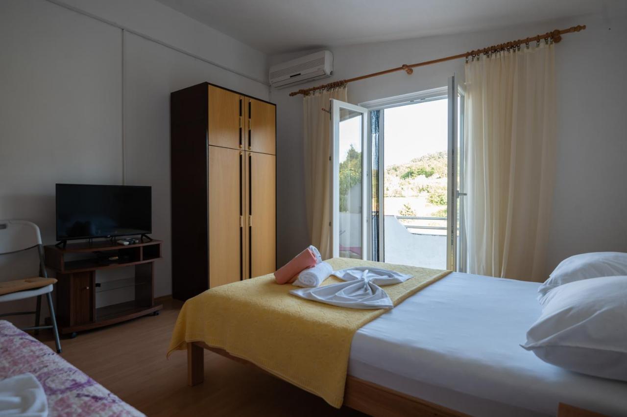 Marina'S Apartments Ražanac Eksteriør billede
