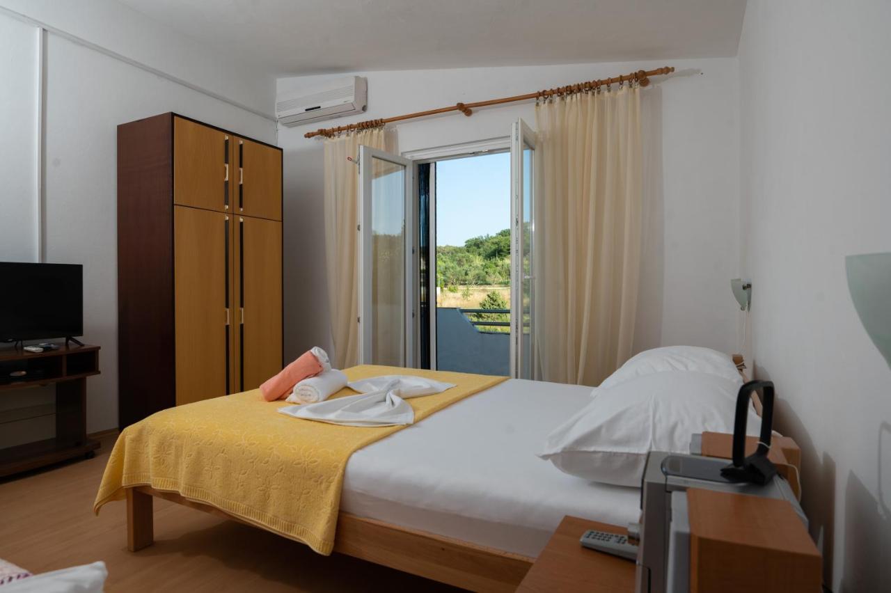 Marina'S Apartments Ražanac Eksteriør billede